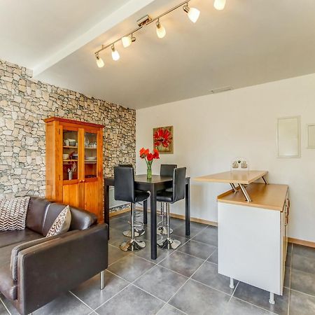 Holiday Home With Garden In Brainville Kültér fotó