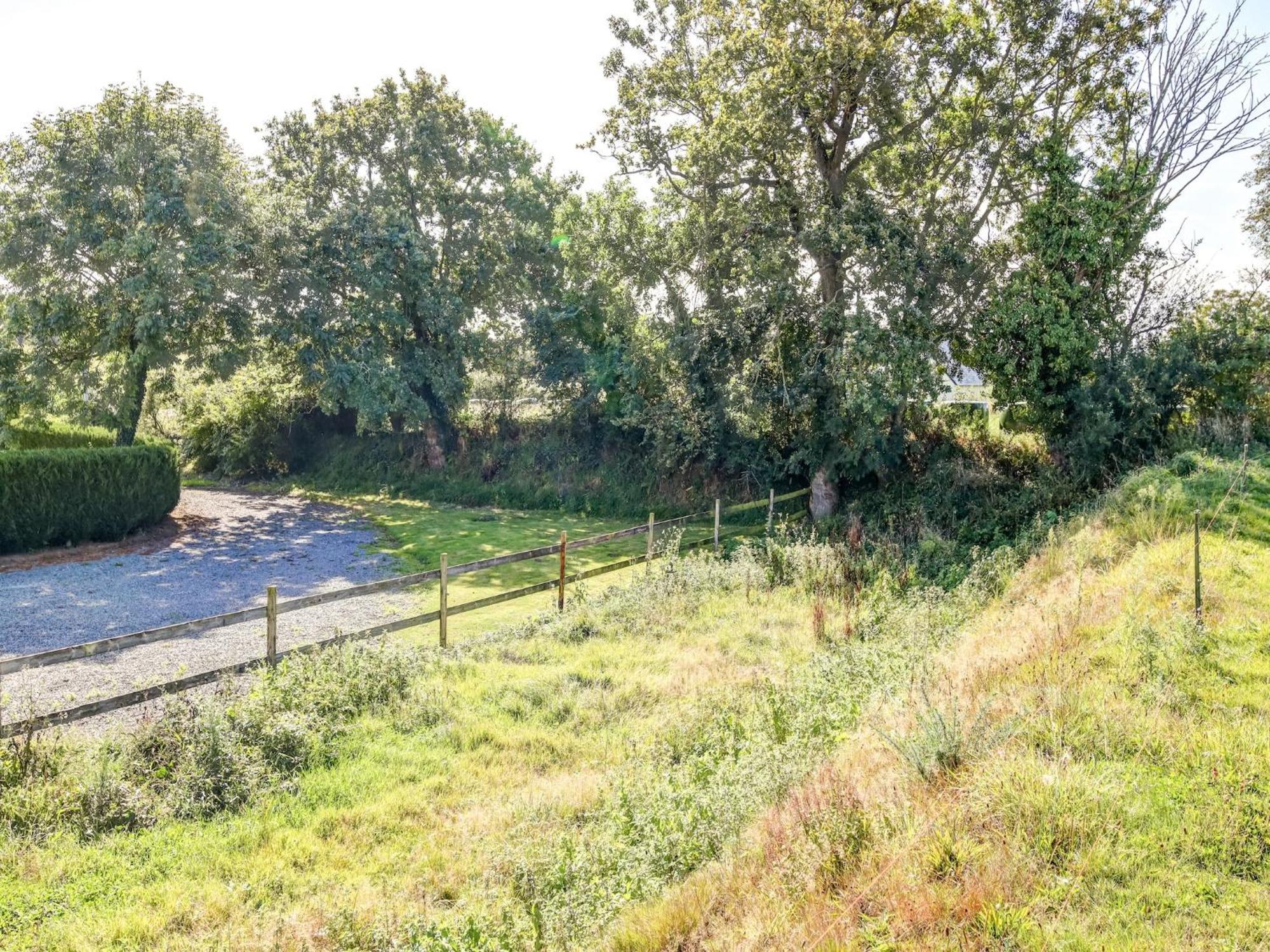 Holiday Home With Garden In Brainville Kültér fotó
