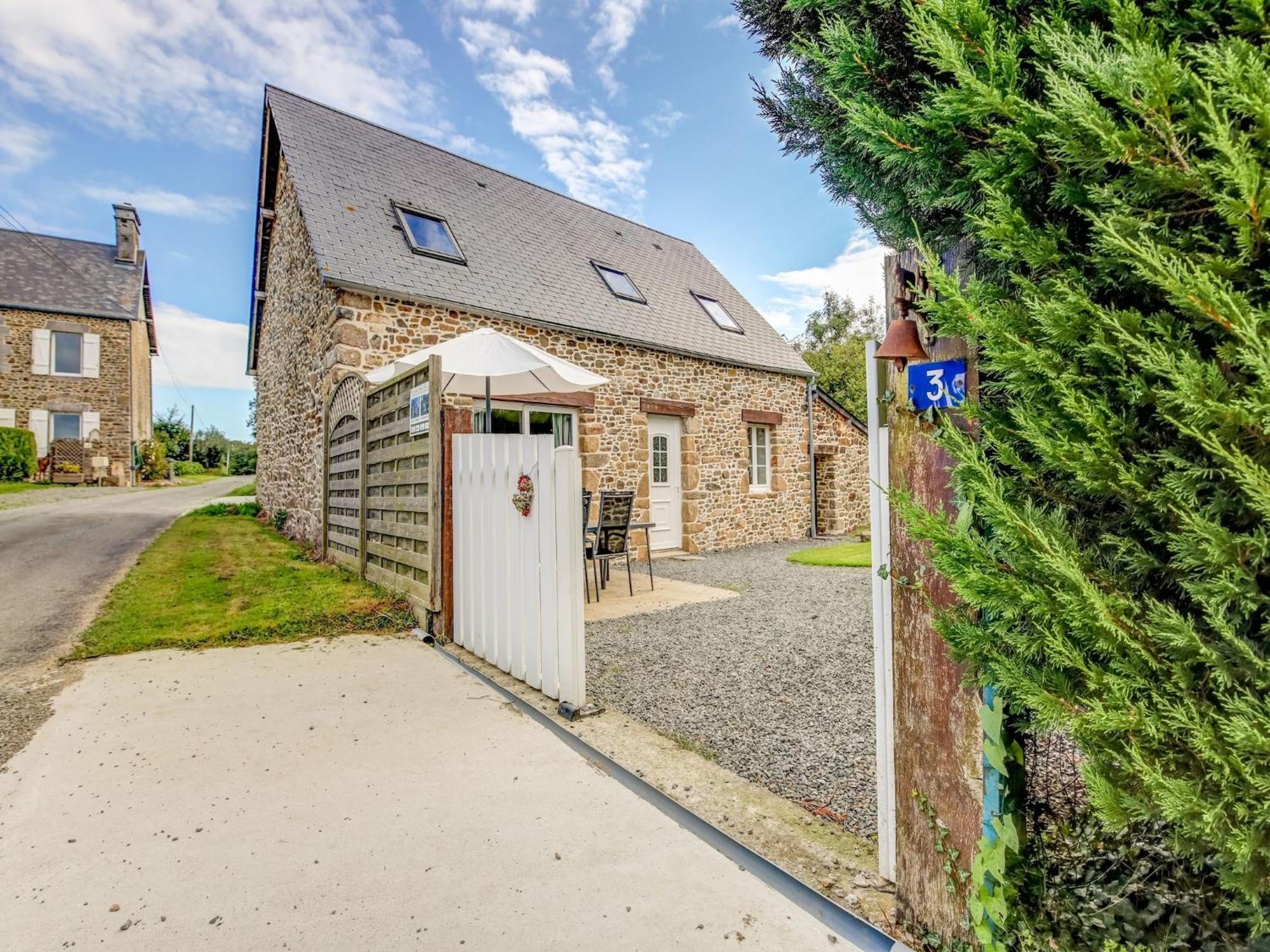 Holiday Home With Garden In Brainville Kültér fotó