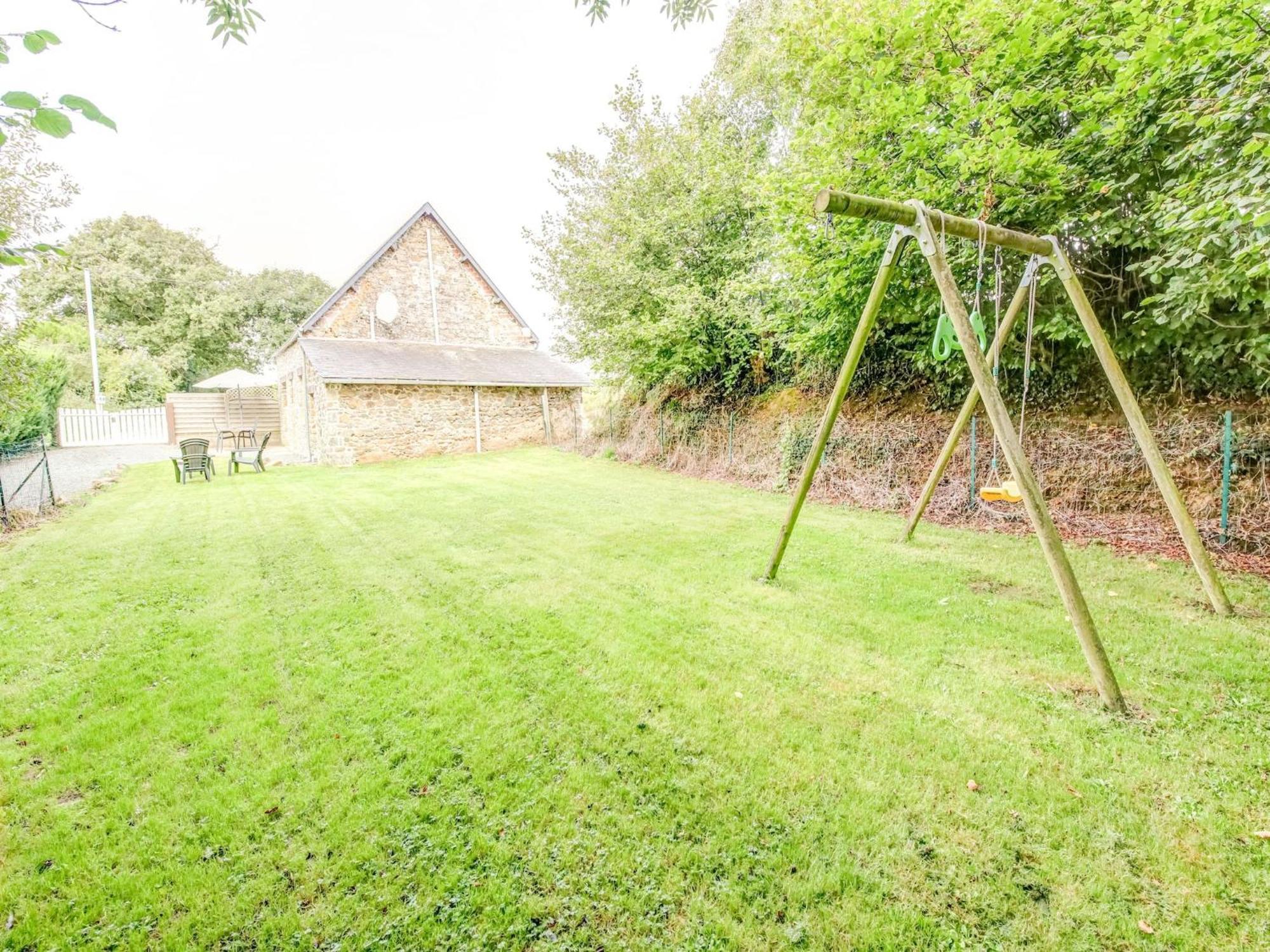 Holiday Home With Garden In Brainville Kültér fotó
