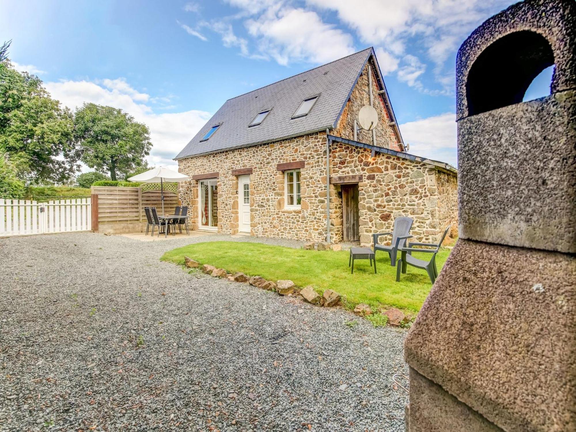 Holiday Home With Garden In Brainville Kültér fotó