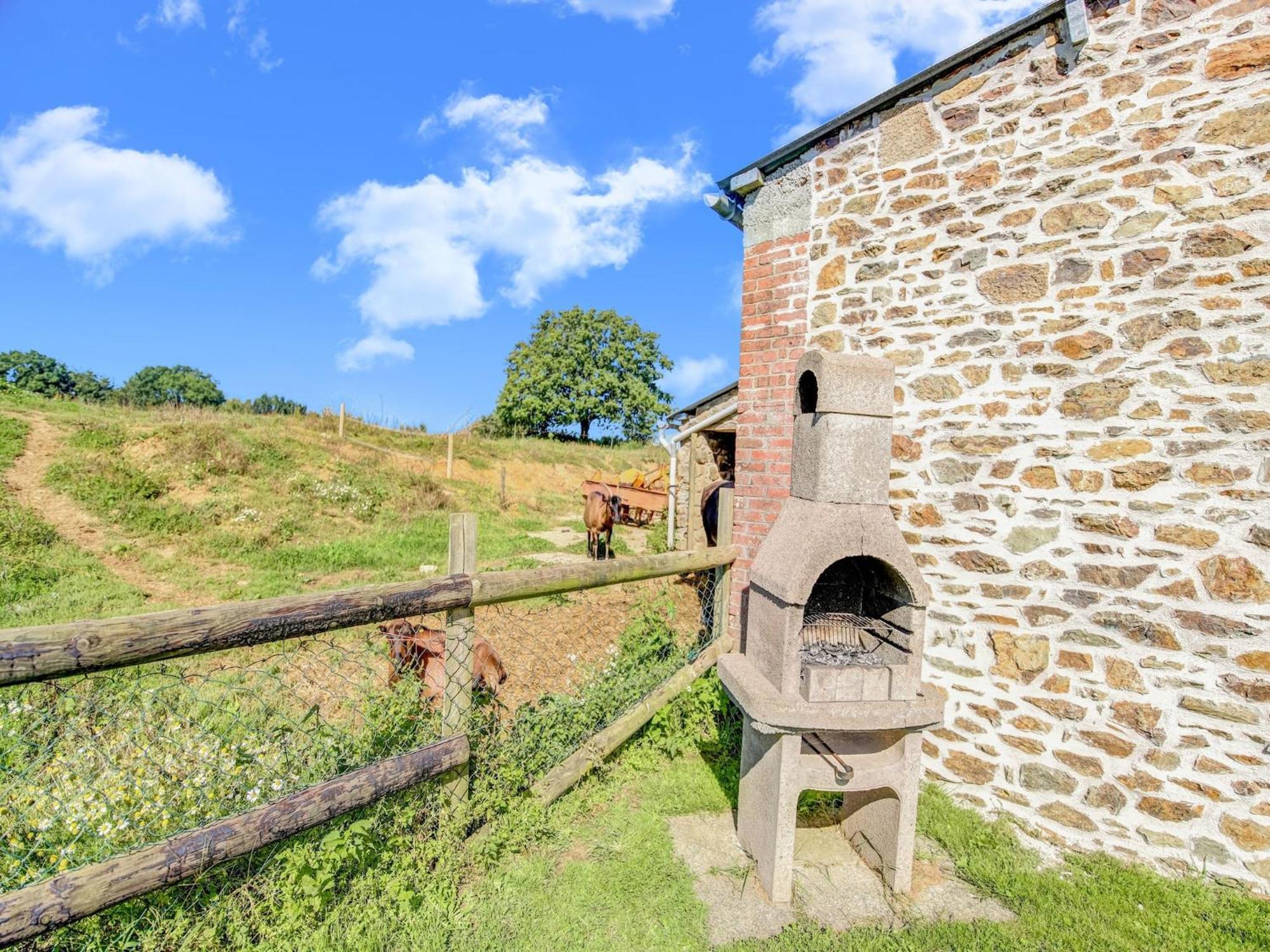 Holiday Home With Garden In Brainville Kültér fotó