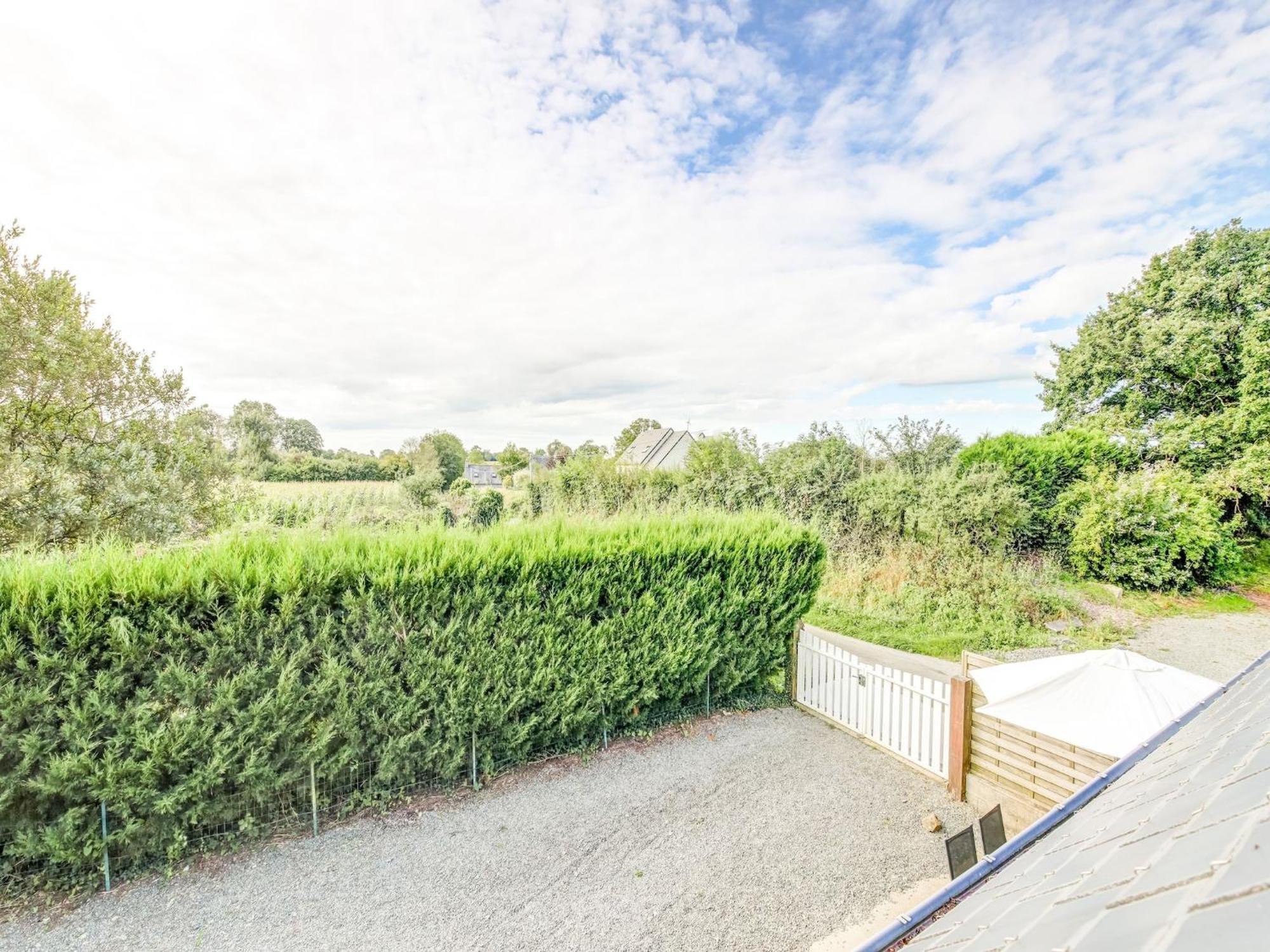 Holiday Home With Garden In Brainville Kültér fotó