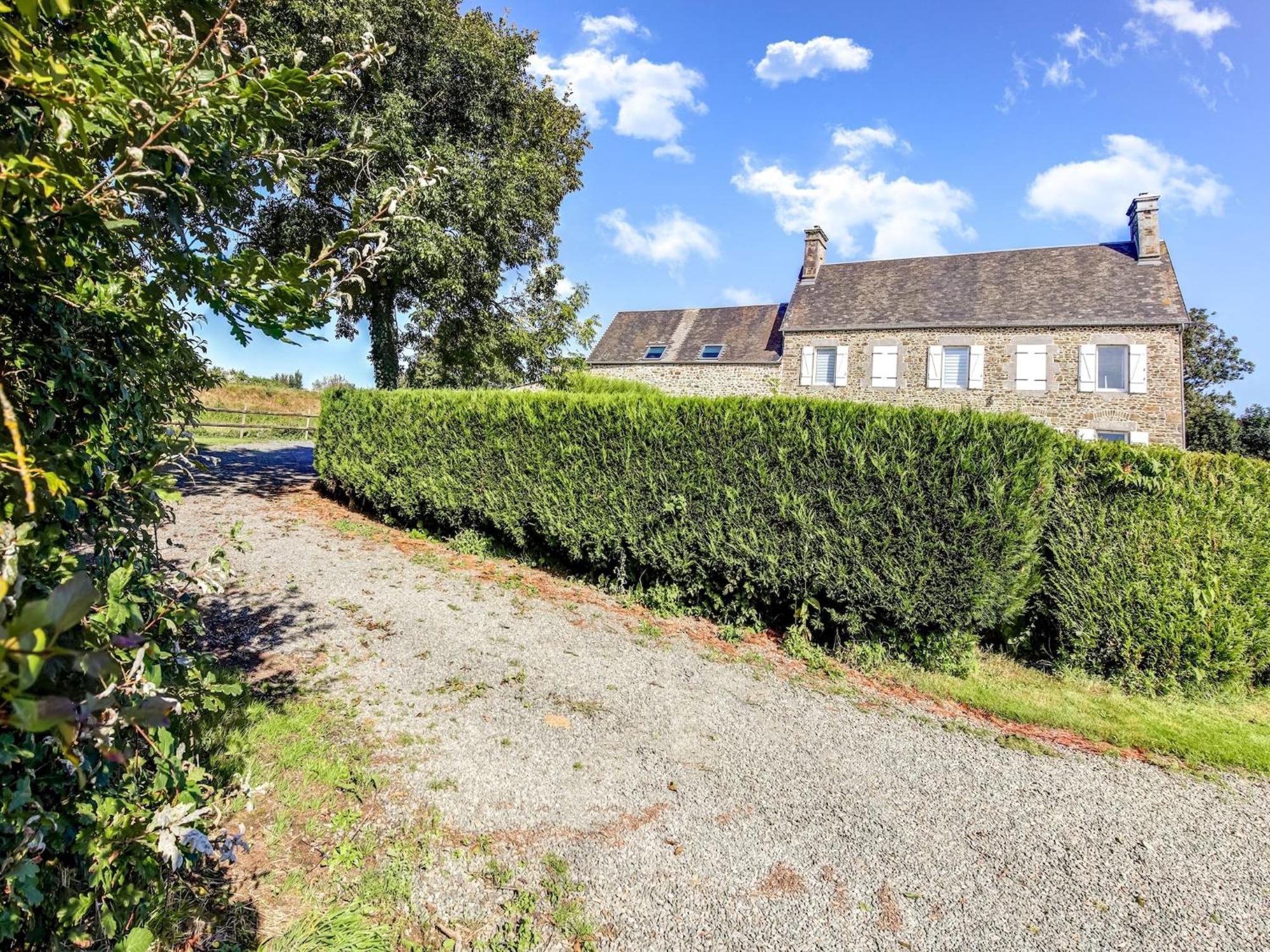 Holiday Home With Garden In Brainville Kültér fotó